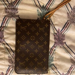 Louis Vuitton neverfull mm pouchette wristlet